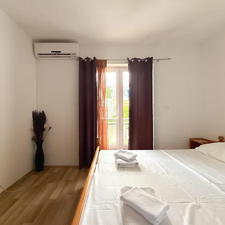 Nikola Appartement *
