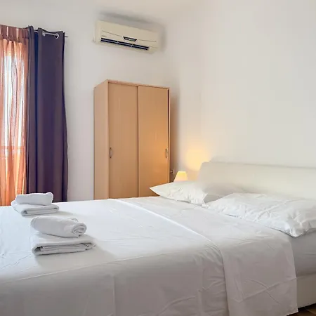 Nikola Appartement *